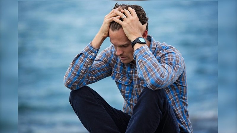 Suka Menyendiri Saat Stres Hingga Membuat Pasangan Tak Nyaman, Bagaimana Solusinya?
