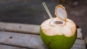 Manfaat Air Kelapa Muda untuk Kesehatan, Bisa Cegah Batu Ginjal?