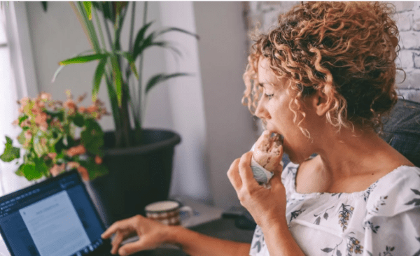 Meski hal ini terkesan biasa, ternyata ada efek makan terlalu cepat.