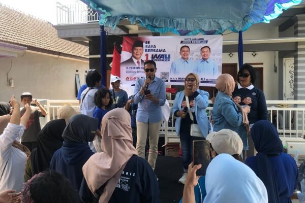 Wahyu Hidayat Meriahkan Kampanye dengan Karaoke Dangdut Bersama Warga Dusun Genting