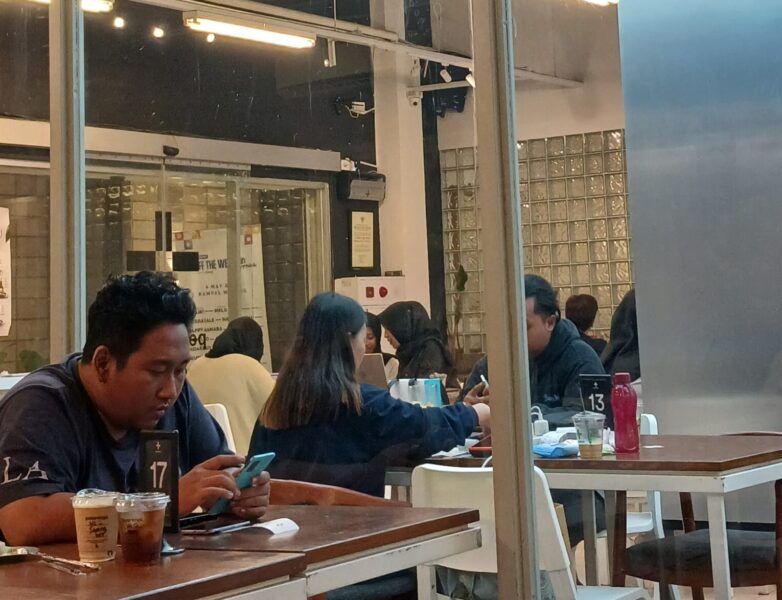 Pesenkopiplus, Tempat Ngopi Plus Makan Sehat