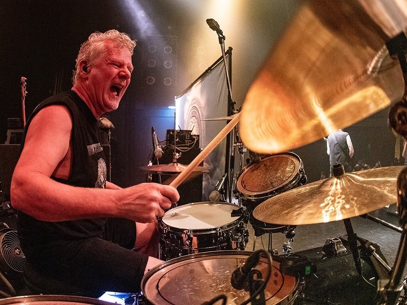 Gantikan Nicko McBrain, Simon Dawson Drummer Baru Iron Maiden