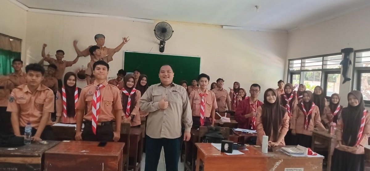Kenalkan Program Unggulan, FIKES UMM Roadshow PMB 2025 ke SMA dan SMK di Kalisat
