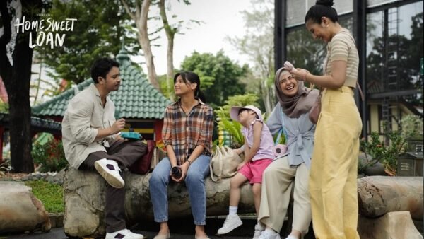 Trending ‘Home Sweet Loan’, Film yang Relate dengan Kisah Anak Bungsu di Keluarga