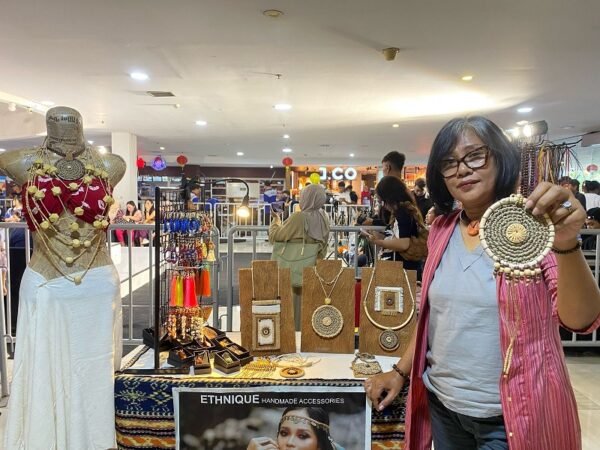 Lilik Choirum, Pengrajin Aksesoris Etnik dan Pengrajin Electroforming Perempuan Pertama di Kota Malang