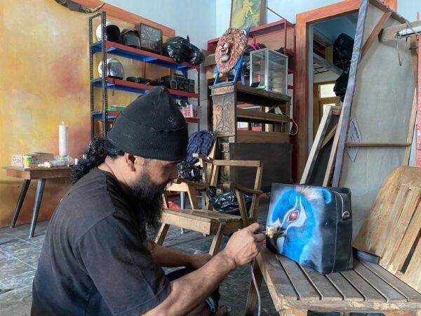 Seni Tanpa Batas, Dharmaaji Ekspresikan lukisan di Berbagai Media