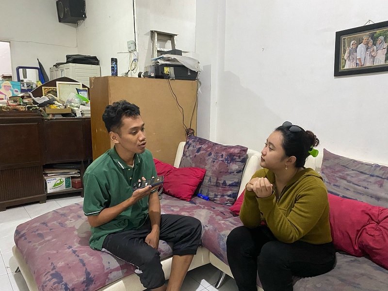 008-Fikrah Ryanda dan Avien Melalui Hamparan Rintik, Fikrah Ryanda Mengekplorasi Dunia Seni Batik