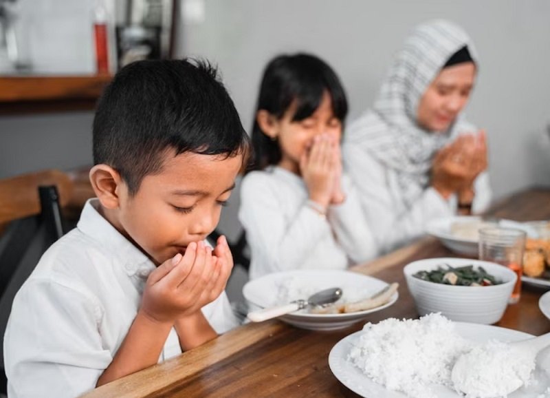 015-Mengajari anak berpuasa 10 Tips Puasa untuk Anak, Tetap Semangat dan Sehat Saat Menjalankan Ibadah Ramadan