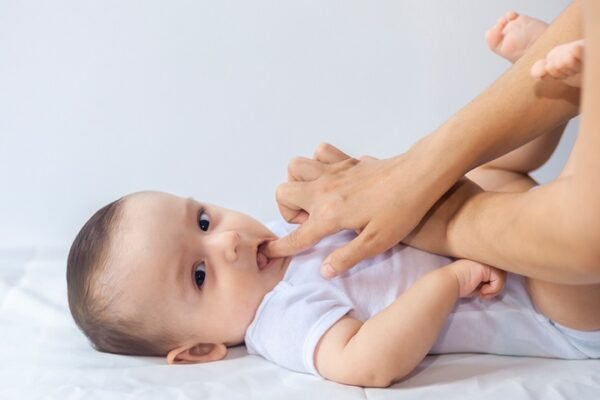 9 Tanda Bayi Tumbuh Gigi dan Cara Mengurangi Rasa Sakit