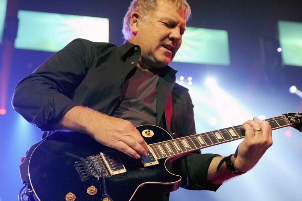 Alex Lifeson: Posisi Neil Peart di Rush Tak Tergantikan