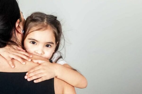 Apakah Orang Tua Perlu Minta Maaf ke Anak? Ini Jawabannya