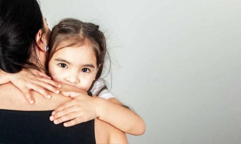 Apakah Orang Tua Perlu Minta Maaf ke Anak? Ini Jawabannya