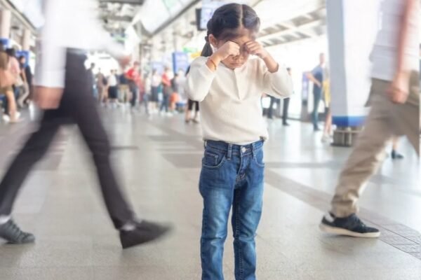 7 Hal yang Harus Orang Tua Ajarkan Ketika Anak Tersesat, Bunda Wajib Tahu!