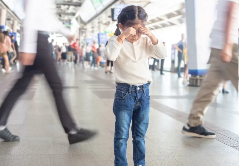 7 Hal yang Harus Orang Tua Ajarkan Ketika Anak Tersesat, Bunda Wajib Tahu!