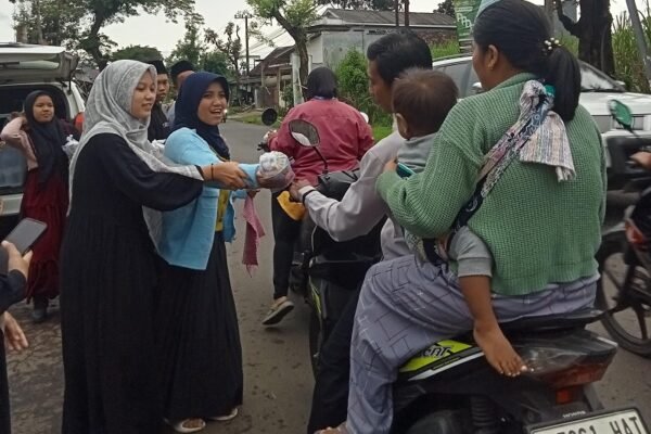 SLB Al-Fir Ma'unah Gelar Buka Bersama dan Berbagi Takjil, Tanamkan Kepedulian Sejak Dini