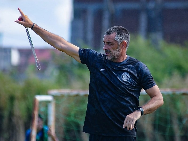 104-Pelatih Arema Ze Gomes Arema FC Matangkan Persiapan Tanpa Dalberto Jelang Laga Kontra Malut United