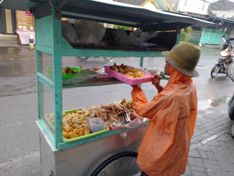Jajanan Tradisional di Bazar Ramadan Kemantren, Tetap Diminati Karena Rasanya yang Khas