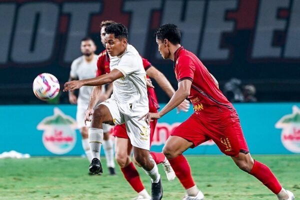 Comeback Dramatis, Arema FC Tumbangkan Persija 3-1