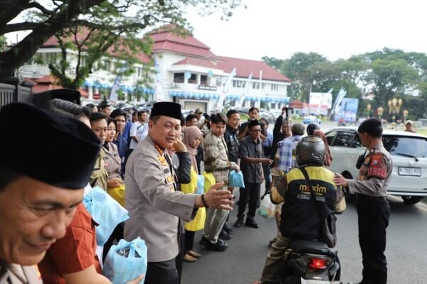 Kapolresta Malang Kota Bersama Forkopimda, GMNI Jatim Kerja Bakti Pasca Aksi Demo dan Baksos 2.000 Paket Sembako