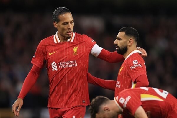 Kontrak Berakhir Juni, Van Dijk dan Mohamed Salah Masih Ingin Bertahan di Anfield