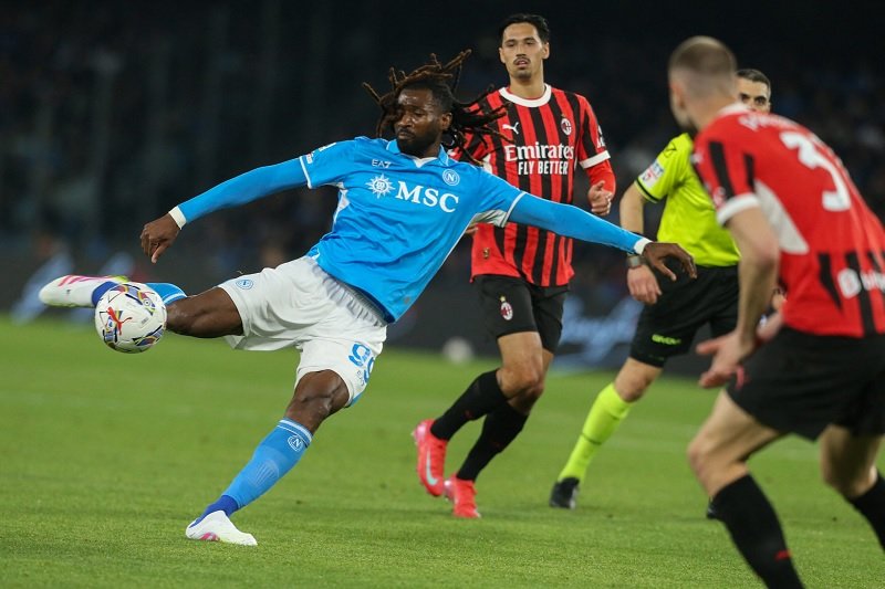 Menang 2-1 Atas AC Milan, Napoli Tempel Ketat Inter