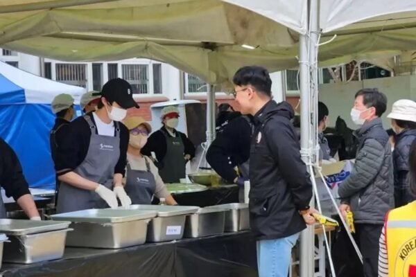 Viral! Jin BTS Jadi Relawan, Bantu Langsung Korban Kebakaran Hutan di Korea