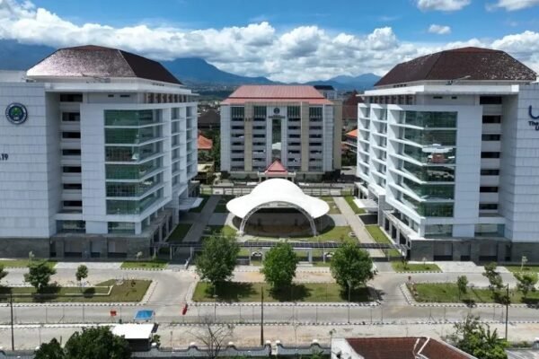 Sabtu 12 April 2025, UM Gelar Wisuda Periode 132