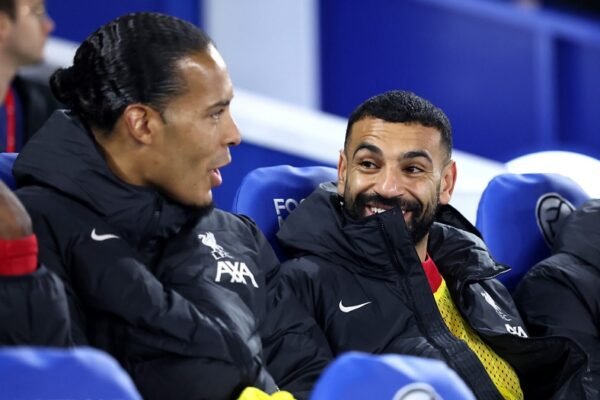 Susul Mohamed Salah, Van Dijk Bakal Bertahan di Anfield