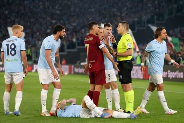Sengit, Roma Tahan Imbang Lazio 1-1