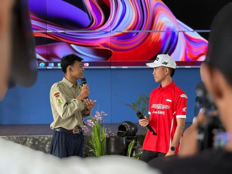 Pembalap AHRT Gerry Salim Ramaikan HDC Tour di SMK Muhammadiyah 1 Kepanjen