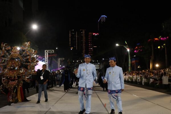 Kota Malang Tampil Memukau di Pawai Budaya APEKSI 2025, Usung Semangat Lokal “Trenggana Sumapala”