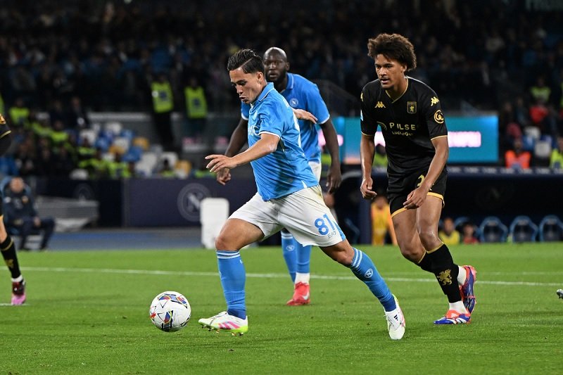 Perburuan Scudetto Memanas, Napoli dan Inter Hanya Selisih 1 Poin