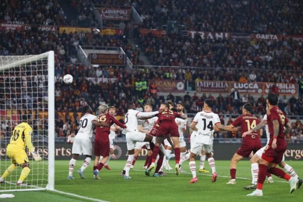 Takluk dari AS Roma 1-3, AC Milan Absen di Kompetisi Eropa Musim Depan
