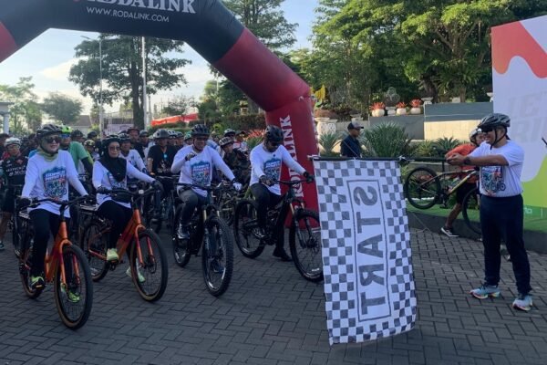 Gowes Wisata Meriahkan Hari Bhayangkara ke-79 di Kota Batu