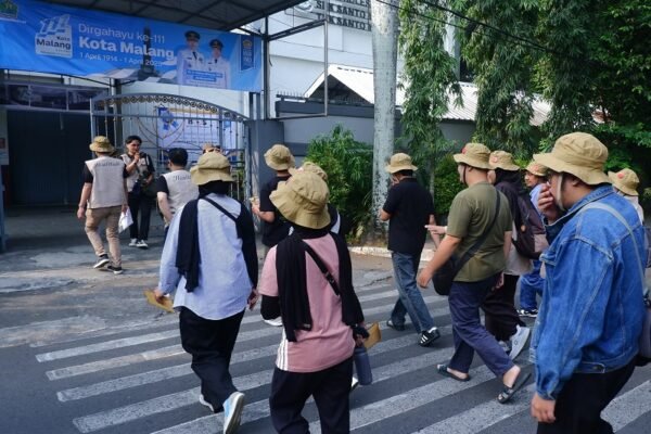 Menapak Sejarah Kolonial, Lawan Mitos Jalan Kaki dengan Wisata Sejarah Interaktif