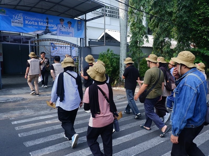 Menapak Sejarah Kolonial, Lawan Mitos Jalan Kaki dengan Wisata Sejarah Interaktif