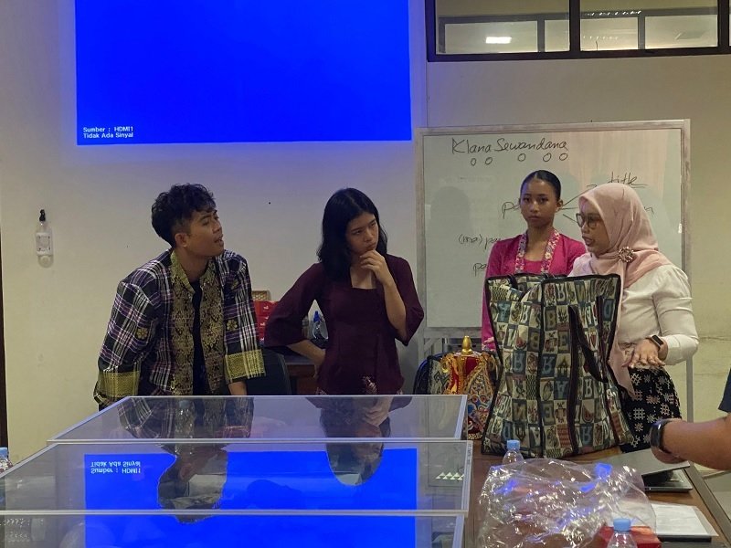 026-Program Residensi UM dan MHF Universitas Negeri Malang dan Malay Heritage Foundation Singapura Gelar Program Residensi Tari Topeng