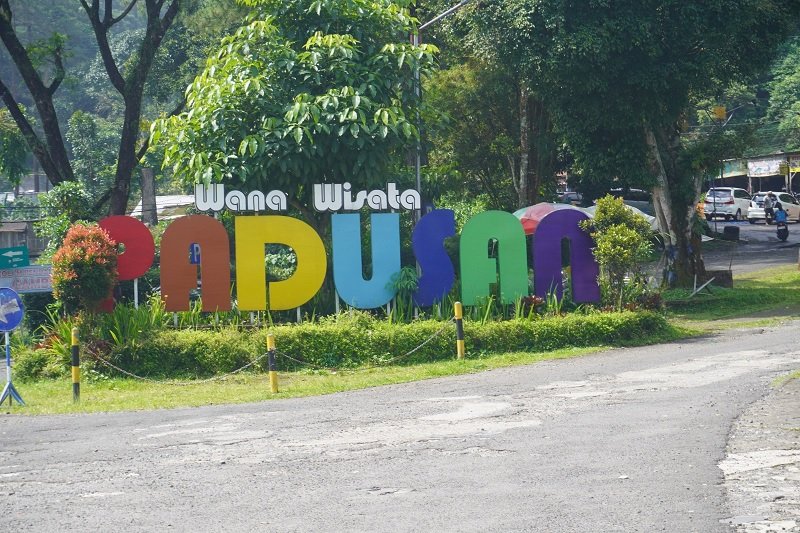 126-Wana Wisata Padusan Tim Dosen Sejarah dan HKn UM Rebranding Desa Padusan Melalui Integrasi Wisata Sejarah dan Teknologi Digital