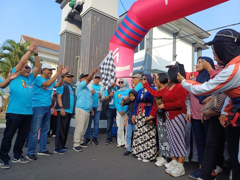 Ribuan Warga Antusias Ikuti Jalan Sehat Meriahkan Harkopnas ke-78 Kota Malang