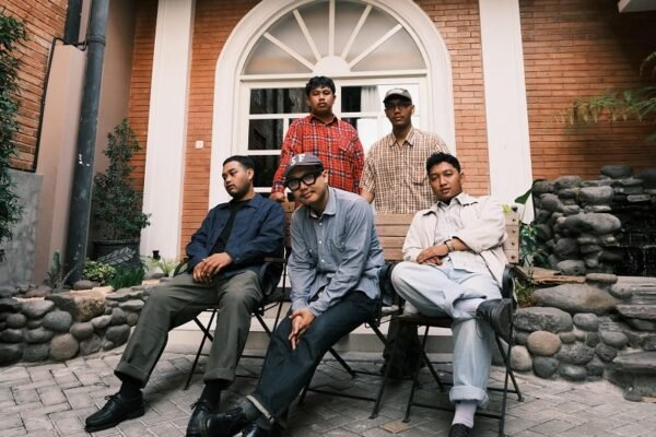 Firstrate Rilis Debut Album Penuh "Passage of Time"