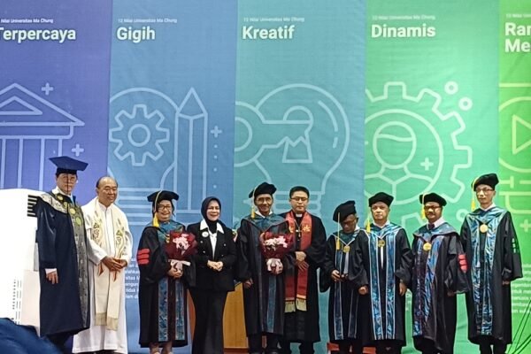 Dies Natalis ke-18 Universitas Ma Chung, Kukuhkan Dua Guru Besar