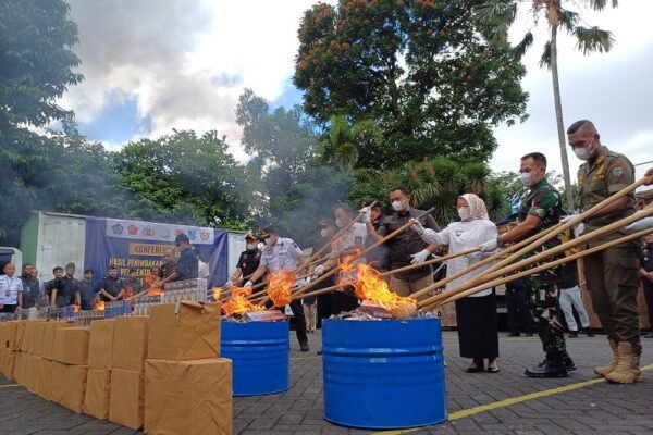 Bea Cukai Bentuk Satgas Nasional Berantas Rokok Ilegal, 195 Juta Batang Diamankan Lewat Operasi Gurita