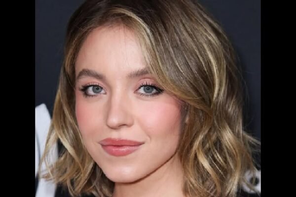 Dipuji Denis Villeneuve, Sydney Sweeney Jadi Gadis Bond Berikutnya?