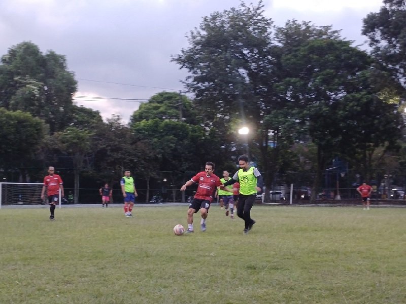 Ramaikan Fun Match Mini Soccer SAM FC VS PC Ansor, Wawali Kota Malang Cetak Dua Gol