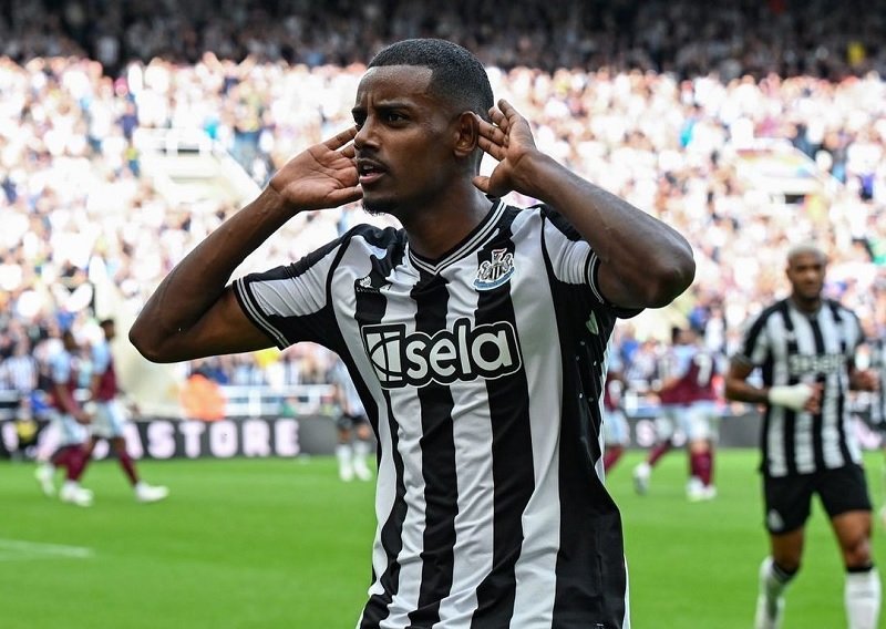 402-Alexander Isak Newcastle United Tegaskan Alexander Isak Tak Dijual, Agen Buka Peluang Transfer
