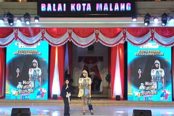 Fashion Show dan Pesona Mahasiswa 31 Negara UM Meriahkan Malang Youth Festival 2025 di Balai Kota
