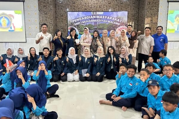 FKG UB Edukasi Remaja SMP Muhammadiyah 1, Tekankan Pentingnya Pola Makan Sehat untuk Kesehatan Rahang