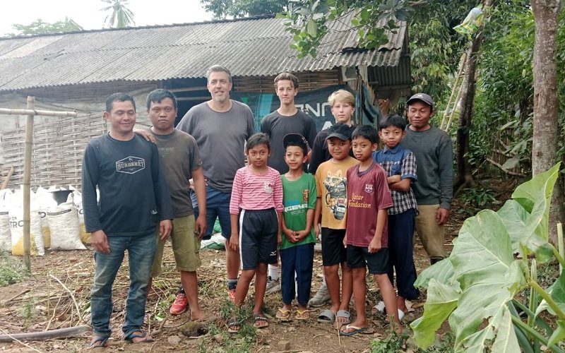 249-Turis Belanda di Dusun Busu Jabung Kunjungi Dusun Busu Jabung, Turis asal Belanda Terpesona Adat dan Keramahan Warga
