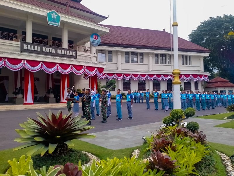 Jelang Upacara Peringatan HUT ke-80 RI, Paskibra Kota Malang Intensifkan Latihan di Halaman Balai Kota