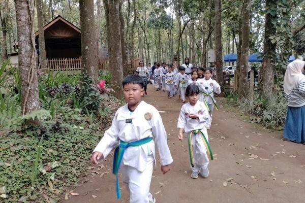 Focus Taekwondo Academy Gelar Latihan Bersama dan Penyematan Sabuk Geup di Coban Jahe